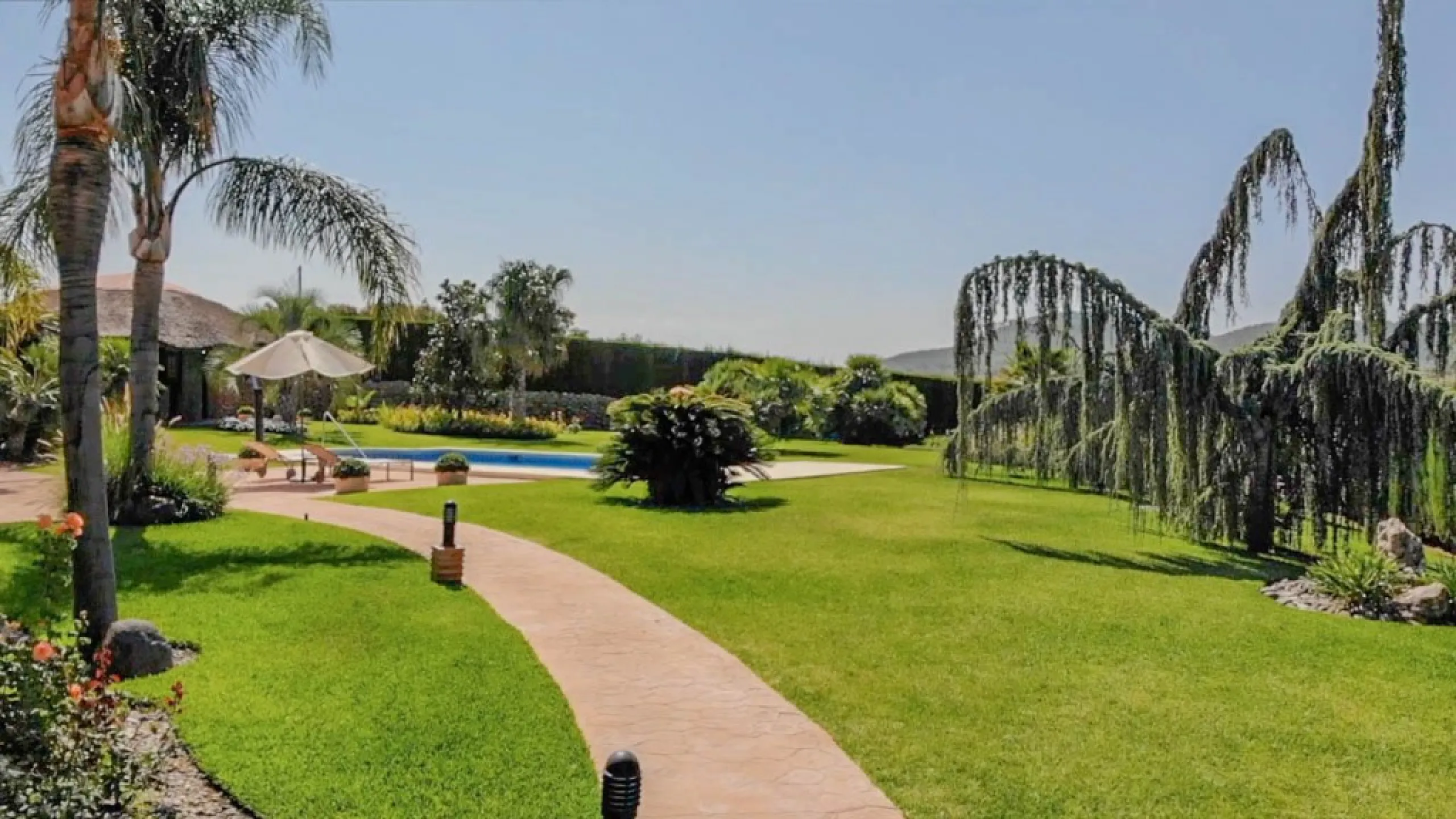 Exceptional Finca with guest apartment and stables located in Coin.