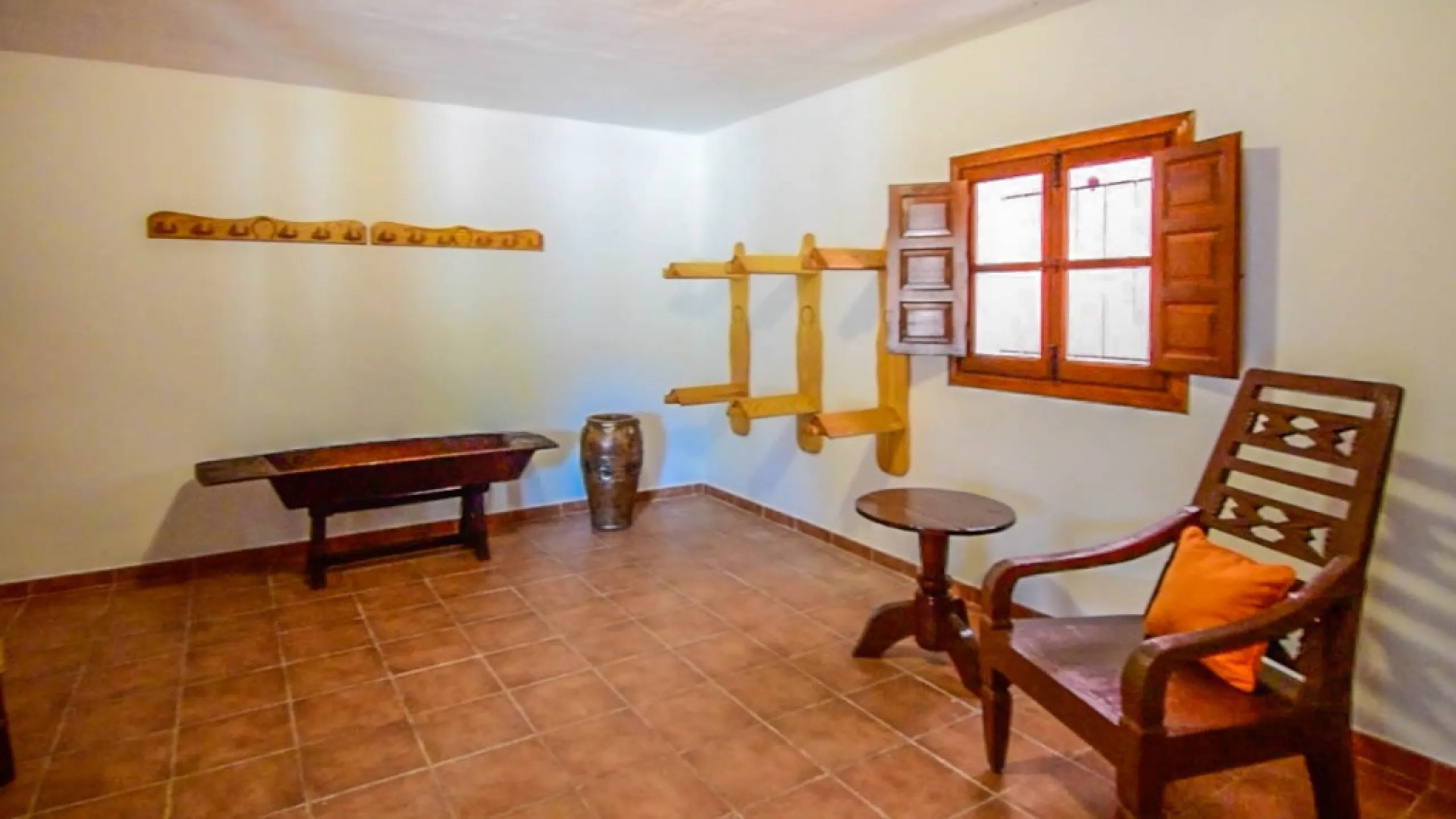 Exceptional Finca with guest apartment and stables located in Coin.