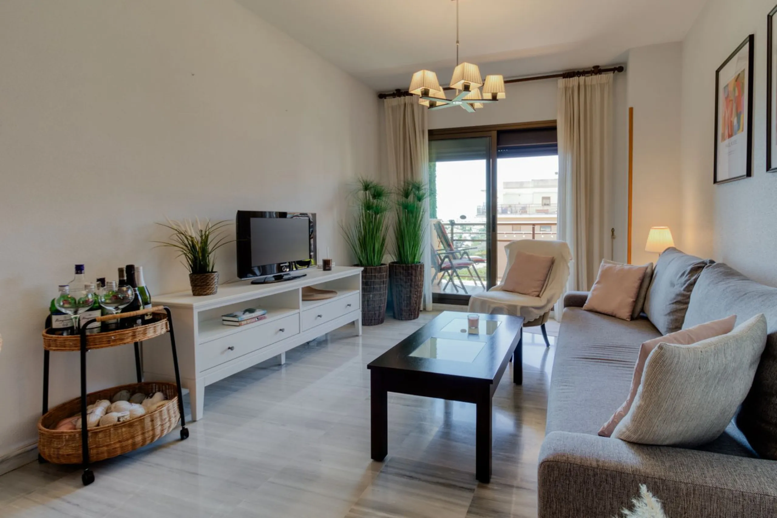 Gut gepflegte Etagenwohnung mit sonniger Terrasse in der Nähe des Bahnhofs El Pinillo in Torremolinos