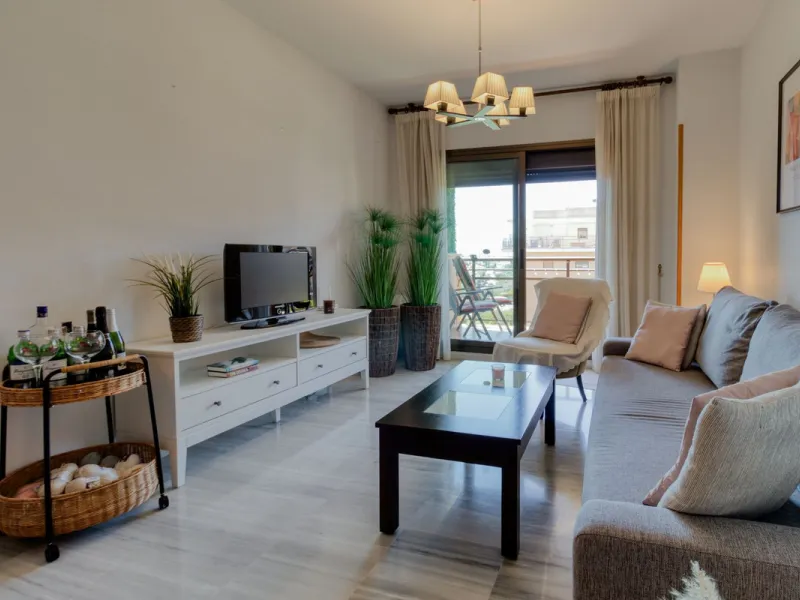 Gut gepflegte Etagenwohnung mit sonniger Terrasse in der Nähe des Bahnhofs El Pinillo in Torremolinos