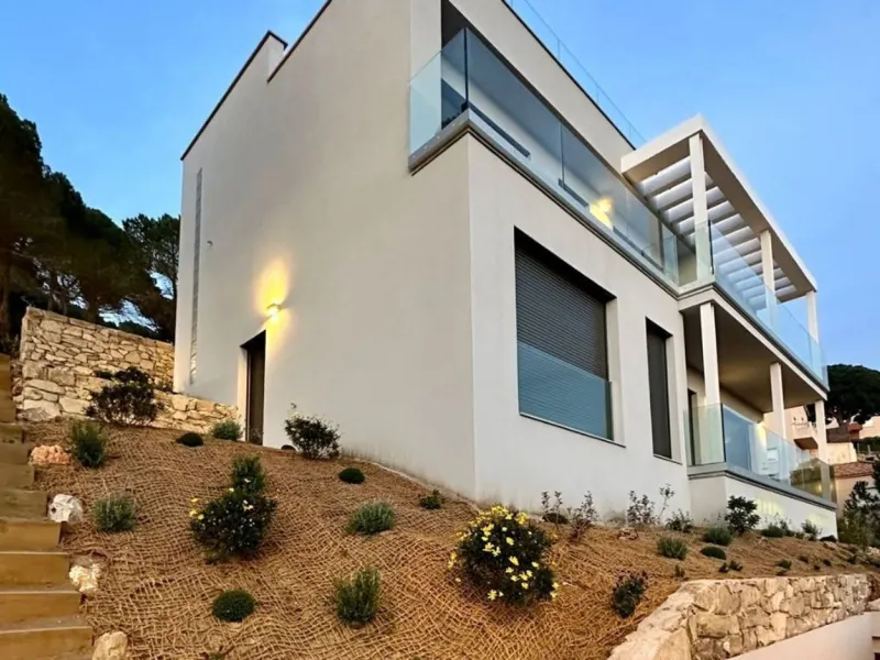 Eco-efficient sea view villa in Els Pinars, Lloret de Mar
