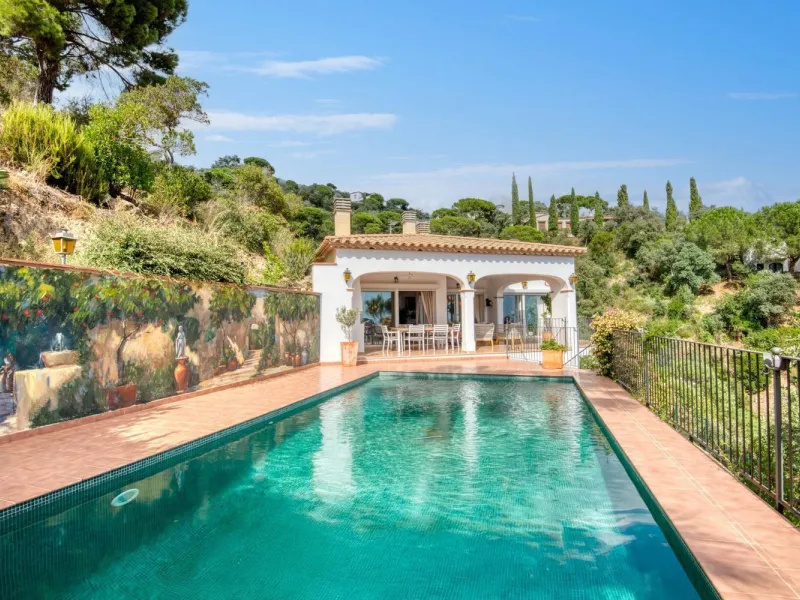 Villa elegante con vistas al mar en Mas Nou, Costa Brava