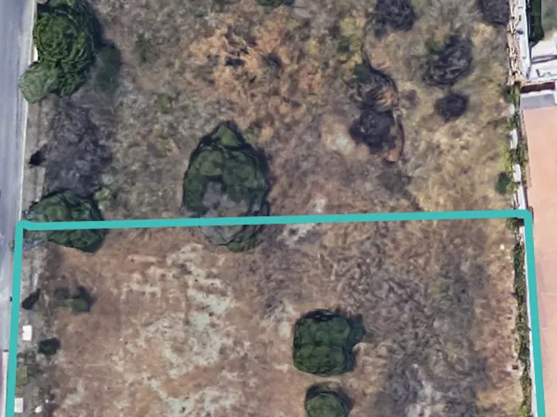 Incredible opportunity to own adjacent prime residential plots in coveted Los Flamingos area. Boasting stunning sea views, these plots offer the perfect canvas for your dream home. Purchase both plots together for a reduced price and maximize potential. L