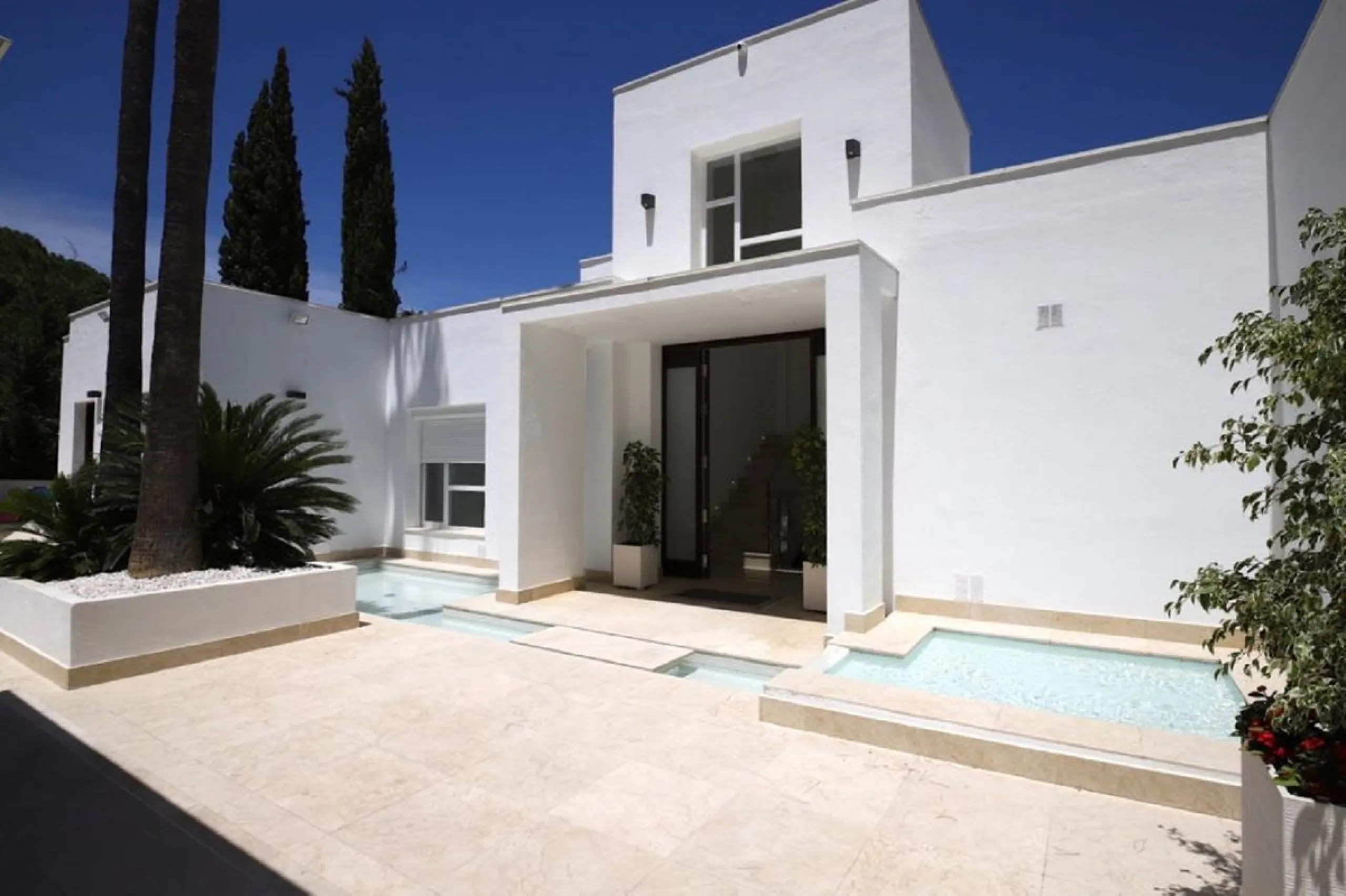 Wonderful property with mountain views, near the Las Brisas Golf course!