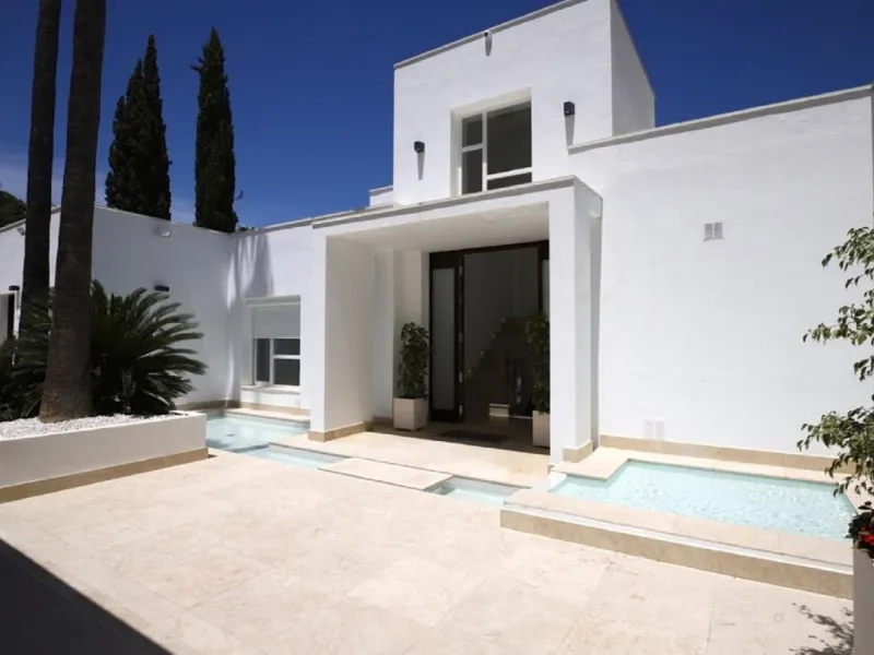 Wonderful property with mountain views, near the Las Brisas Golf course!