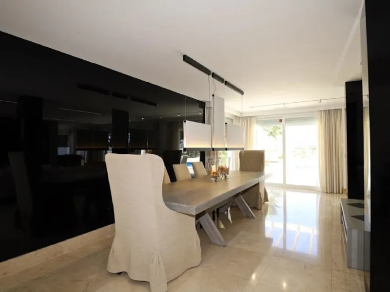 Wonderful property with mountain views, near the Las Brisas Golf course!