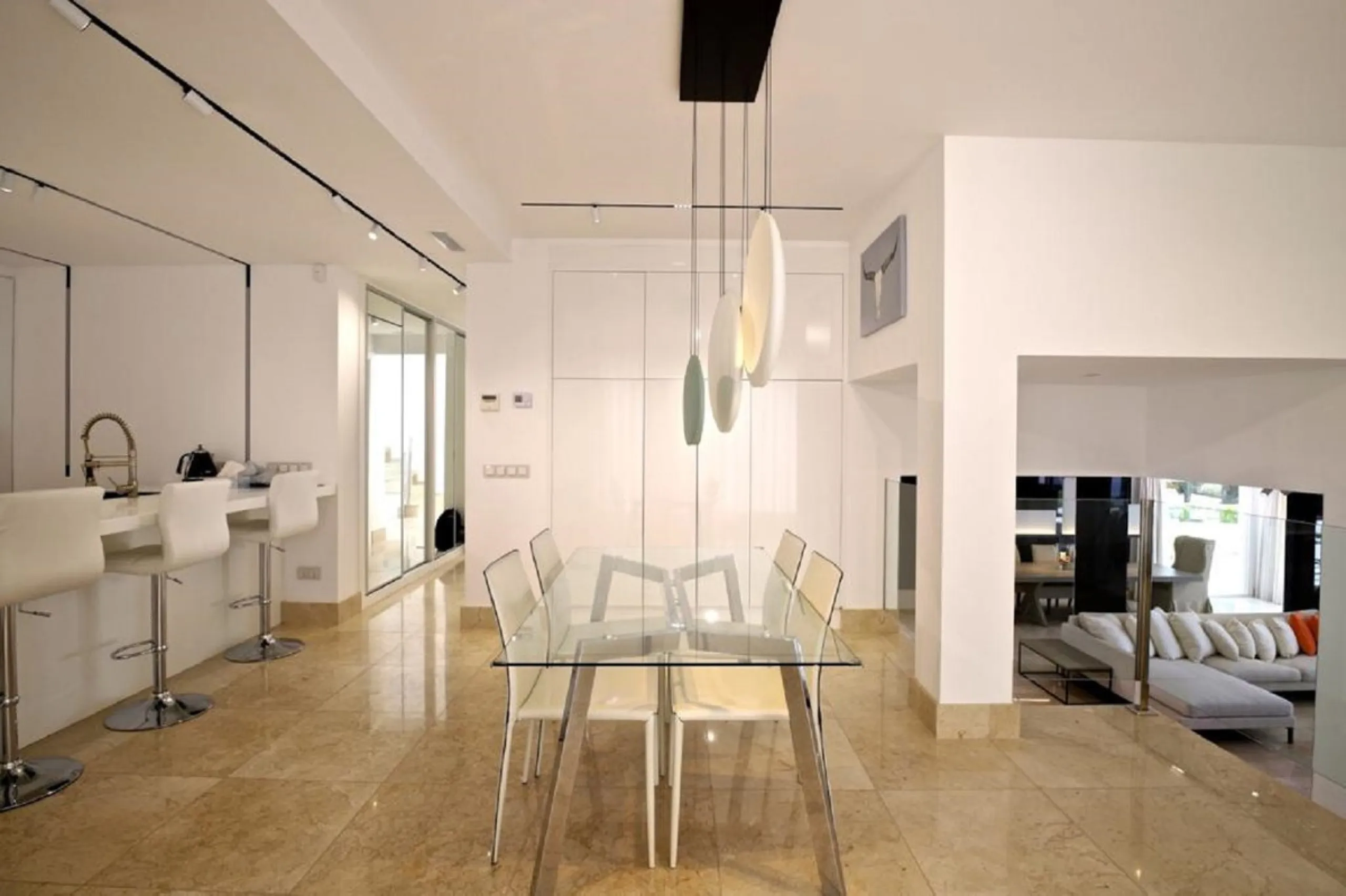Wonderful property with mountain views, near the Las Brisas Golf course!