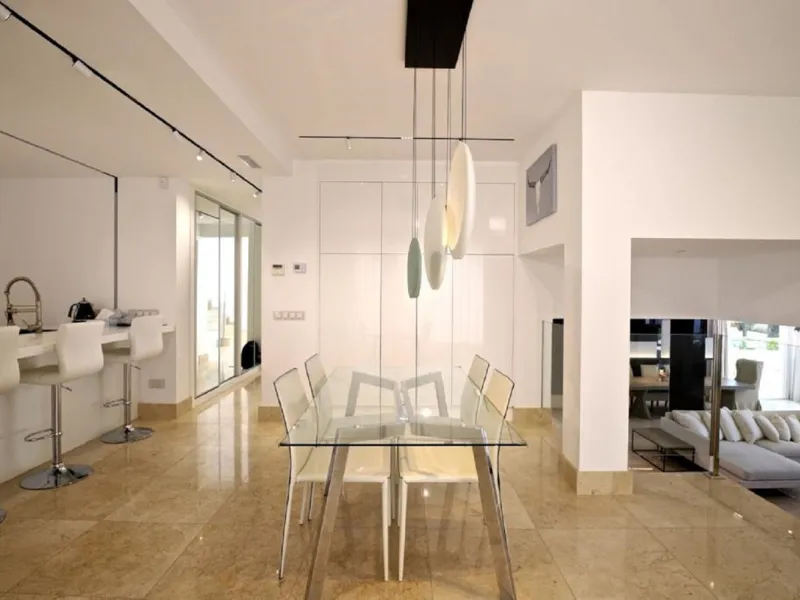 Wonderful property with mountain views, near the Las Brisas Golf course!
