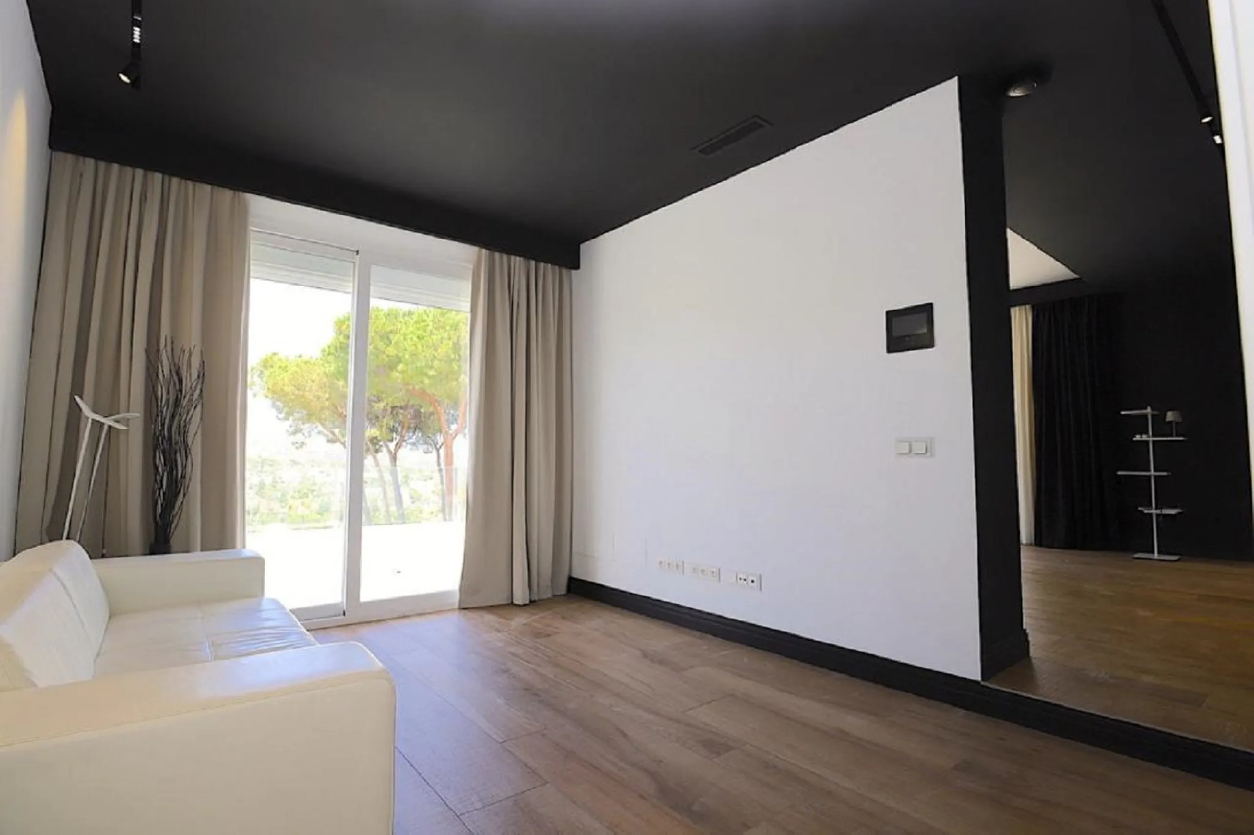 Wonderful property with mountain views, near the Las Brisas Golf course!