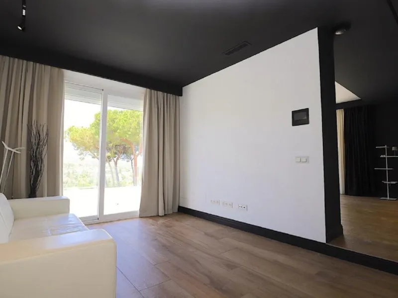 Wonderful property with mountain views, near the Las Brisas Golf course!