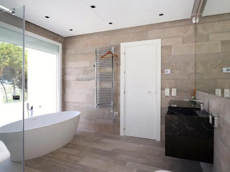 Wonderful property with mountain views, near the Las Brisas Golf course!