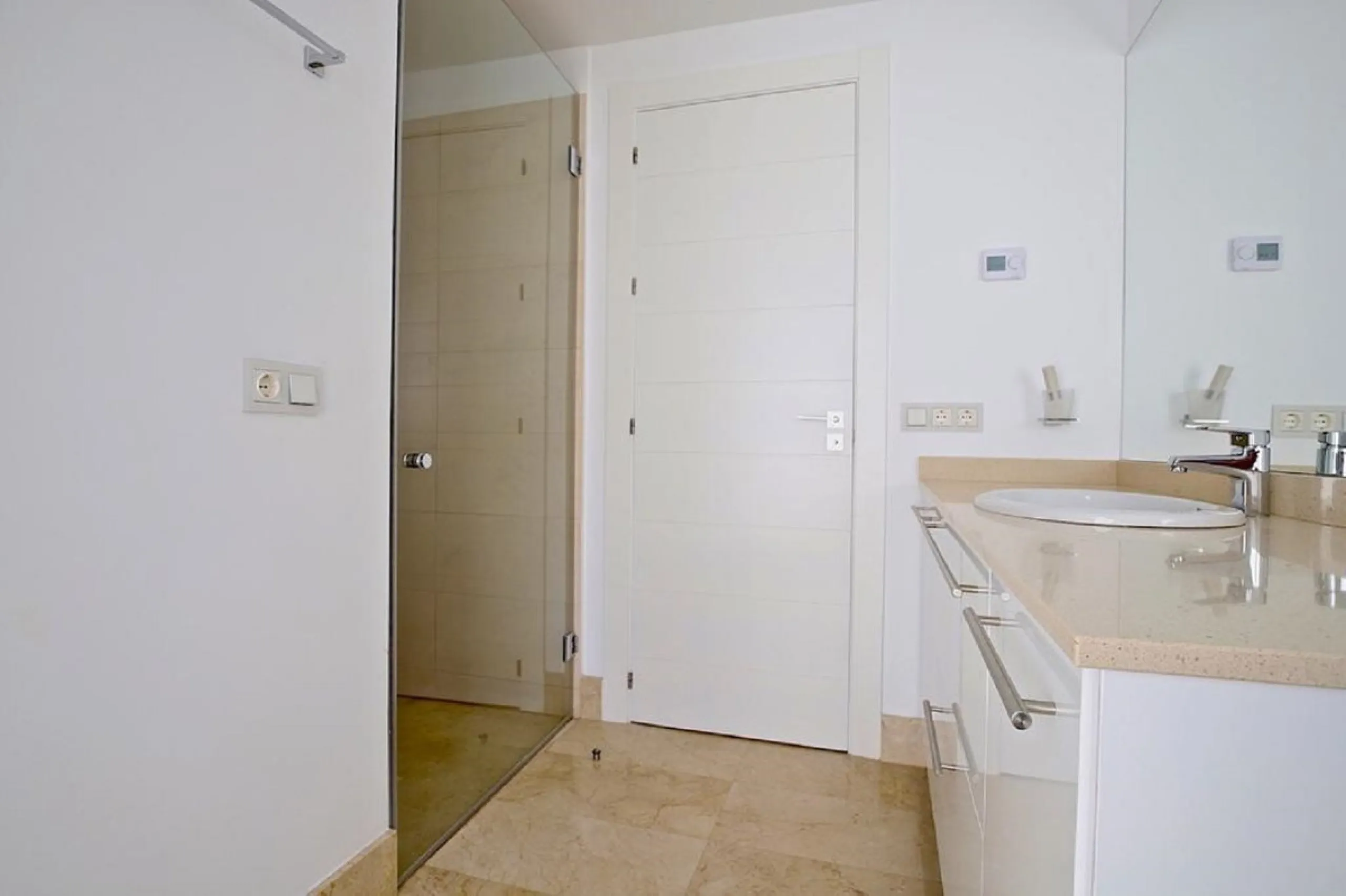 Wonderful property with mountain views, near the Las Brisas Golf course!