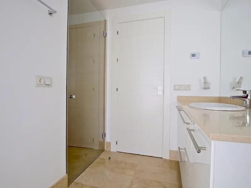 Wonderful property with mountain views, near the Las Brisas Golf course!