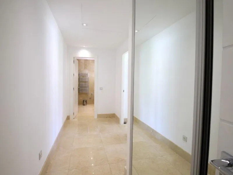 Wonderful property with mountain views, near the Las Brisas Golf course!