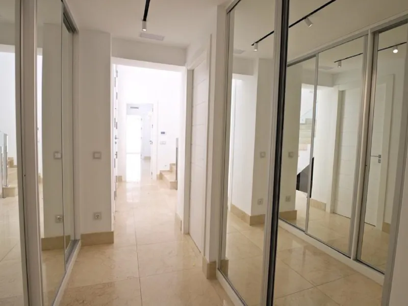 Wonderful property with mountain views, near the Las Brisas Golf course!