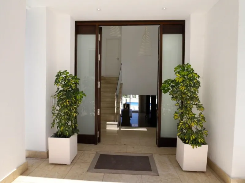 Wonderful property with mountain views, near the Las Brisas Golf course!