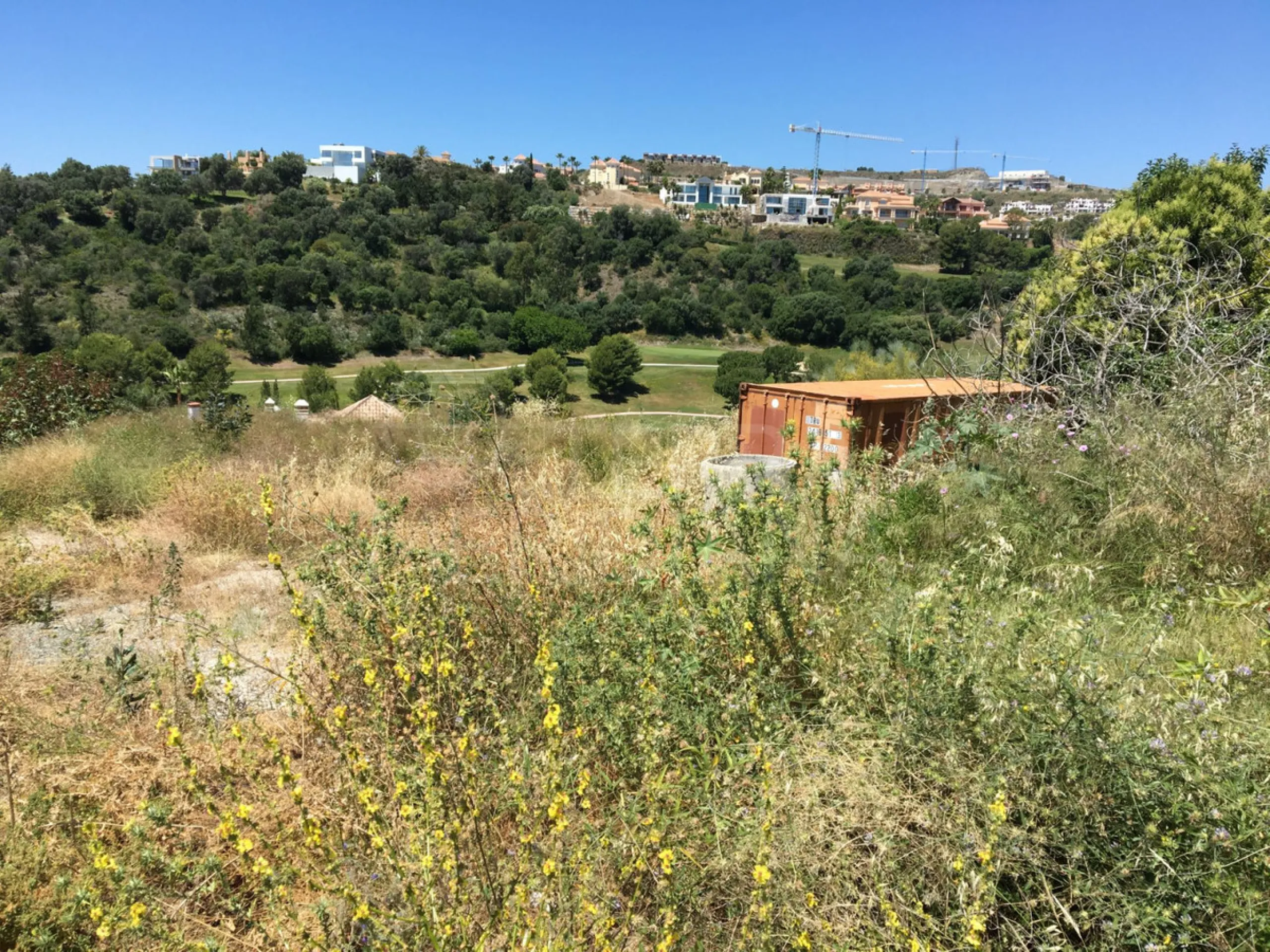 PLOT WITH MODERN VILLA PROJECT - IDEAL SEA VIEWS - BENAHAVIS