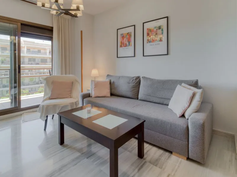 Gut gepflegte Etagenwohnung mit sonniger Terrasse in der Nähe des Bahnhofs El Pinillo in Torremolinos
