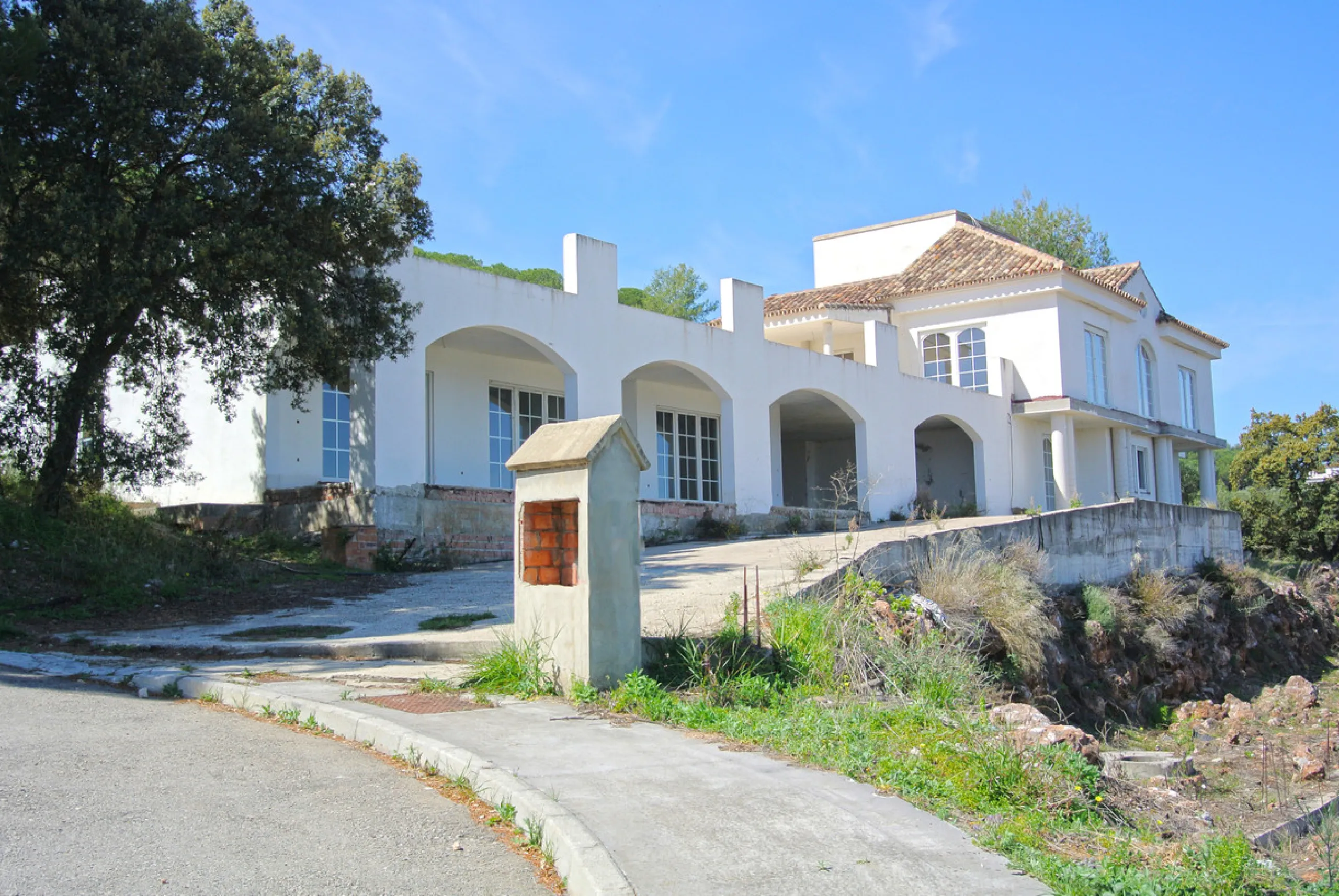 House - Detached Villa в продаже в Alhaurín el Grande, Málaga. В доме 9 спален и 10 ванных комнат. Площадь дома 1089 м². Площадь участка 3965 м²