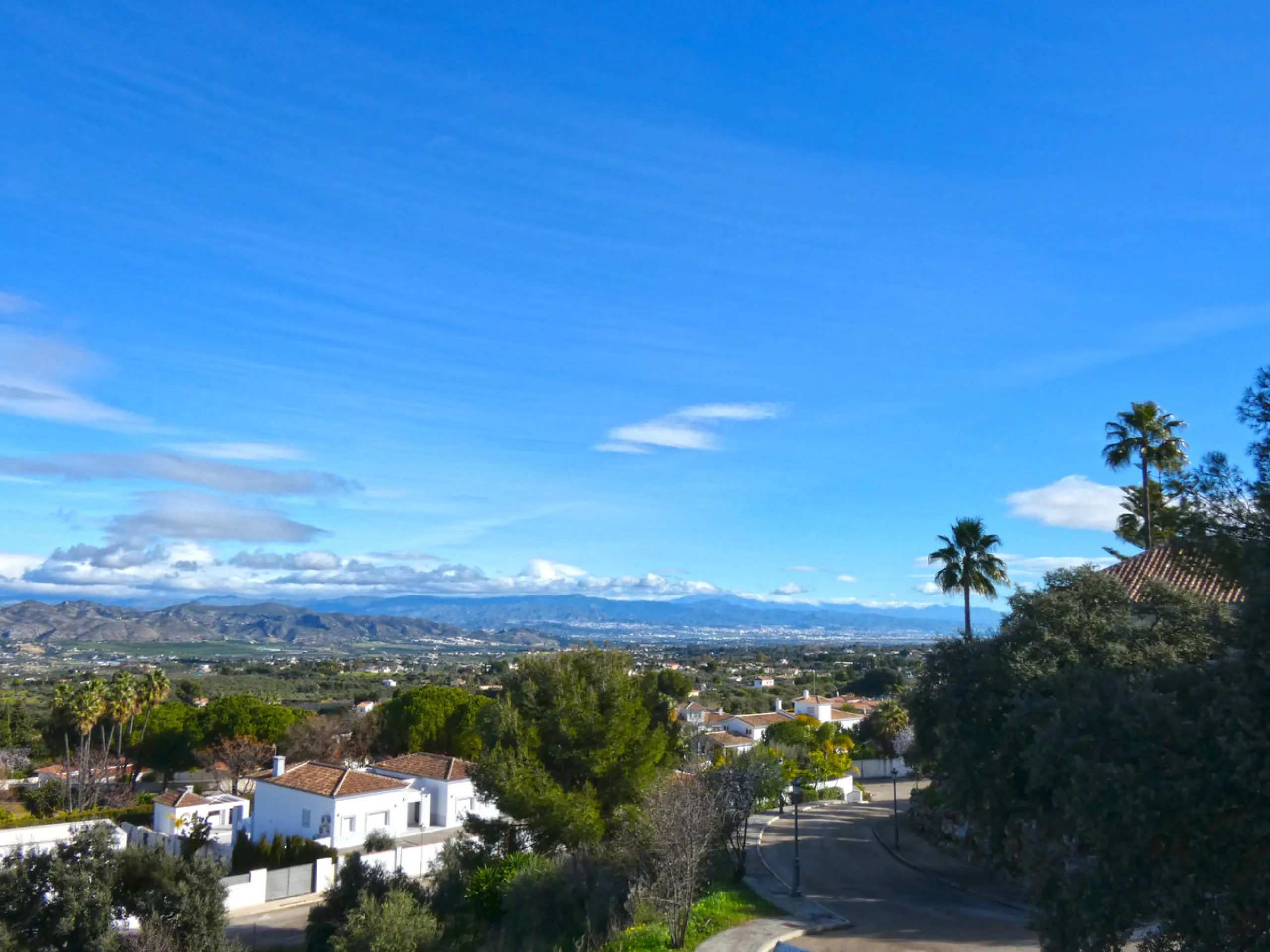 House - Detached Villa в продаже в Alhaurín el Grande, Málaga. В доме 9 спален и 10 ванных комнат. Площадь дома 1089 м². Площадь участка 3965 м²