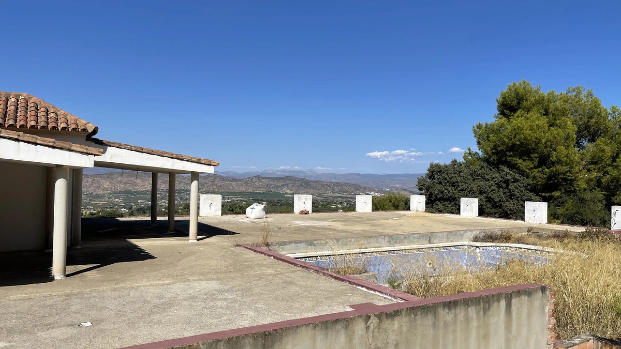 House - Detached Villa в продаже в Alhaurín el Grande, Málaga. В доме 9 спален и 10 ванных комнат. Площадь дома 1089 м². Площадь участка 3965 м²
