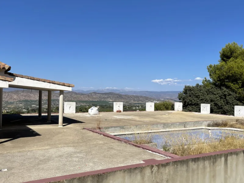 House - Detached Villa в продаже в Alhaurín el Grande, Málaga. В доме 9 спален и 10 ванных комнат. Площадь дома 1089 м². Площадь участка 3965 м²