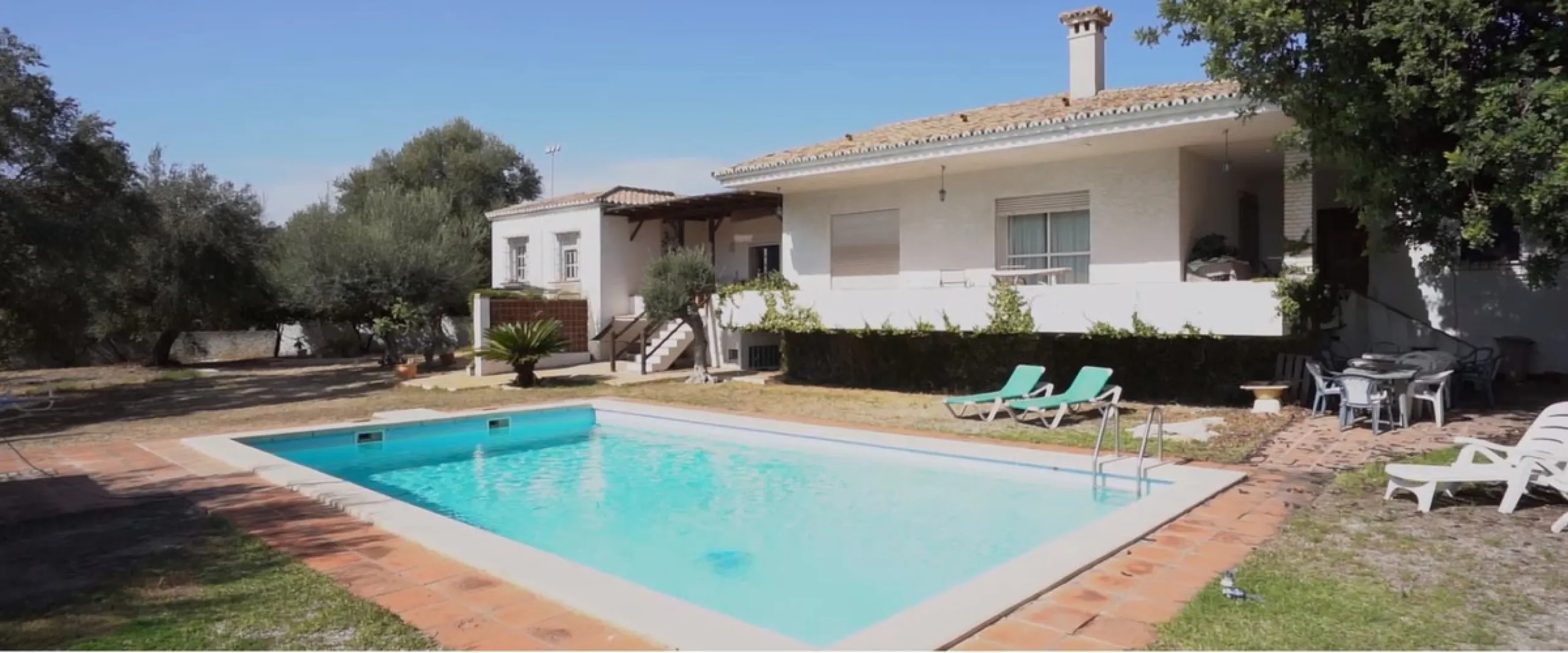 Unique Property with Tremendous Potential in an Exclusive Location!