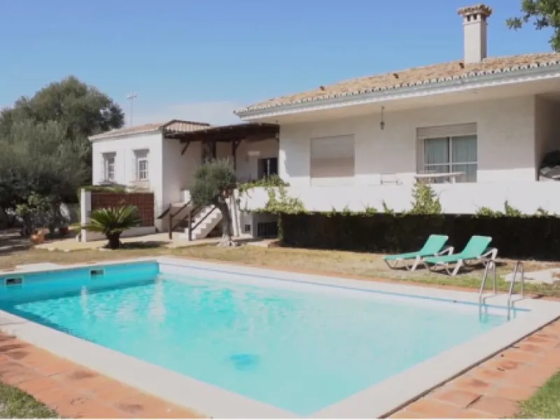 Unique Property with Tremendous Potential in an Exclusive Location!