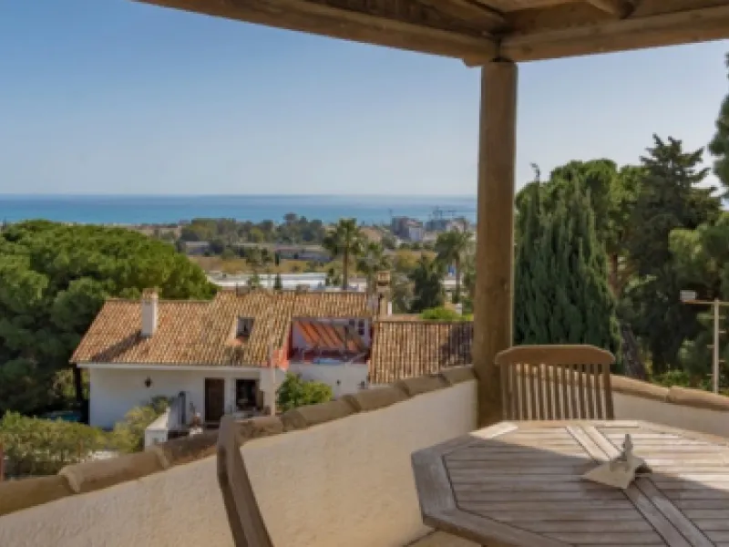 Unique Property with Tremendous Potential in an Exclusive Location!