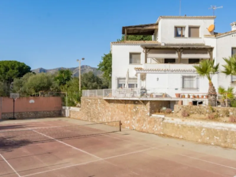 Unique Property with Tremendous Potential in an Exclusive Location!