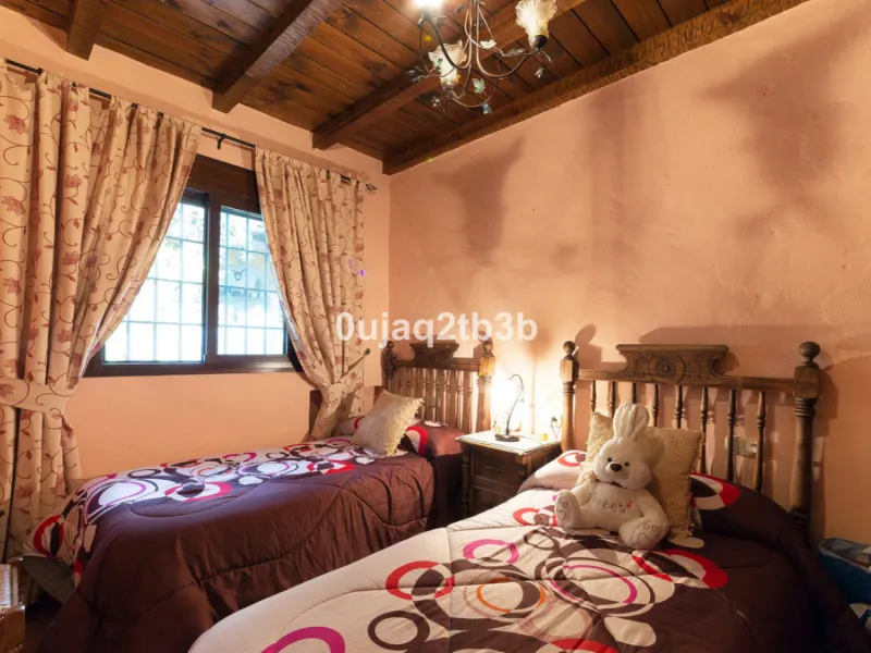 This lovely finca style in Cortes de la Frontera offers the perfect combination of size, quality, tranquility and much more only kilometers inland from the busy coast. Take flight from your home town in northern Europe and arrive to your own hideaway. Get