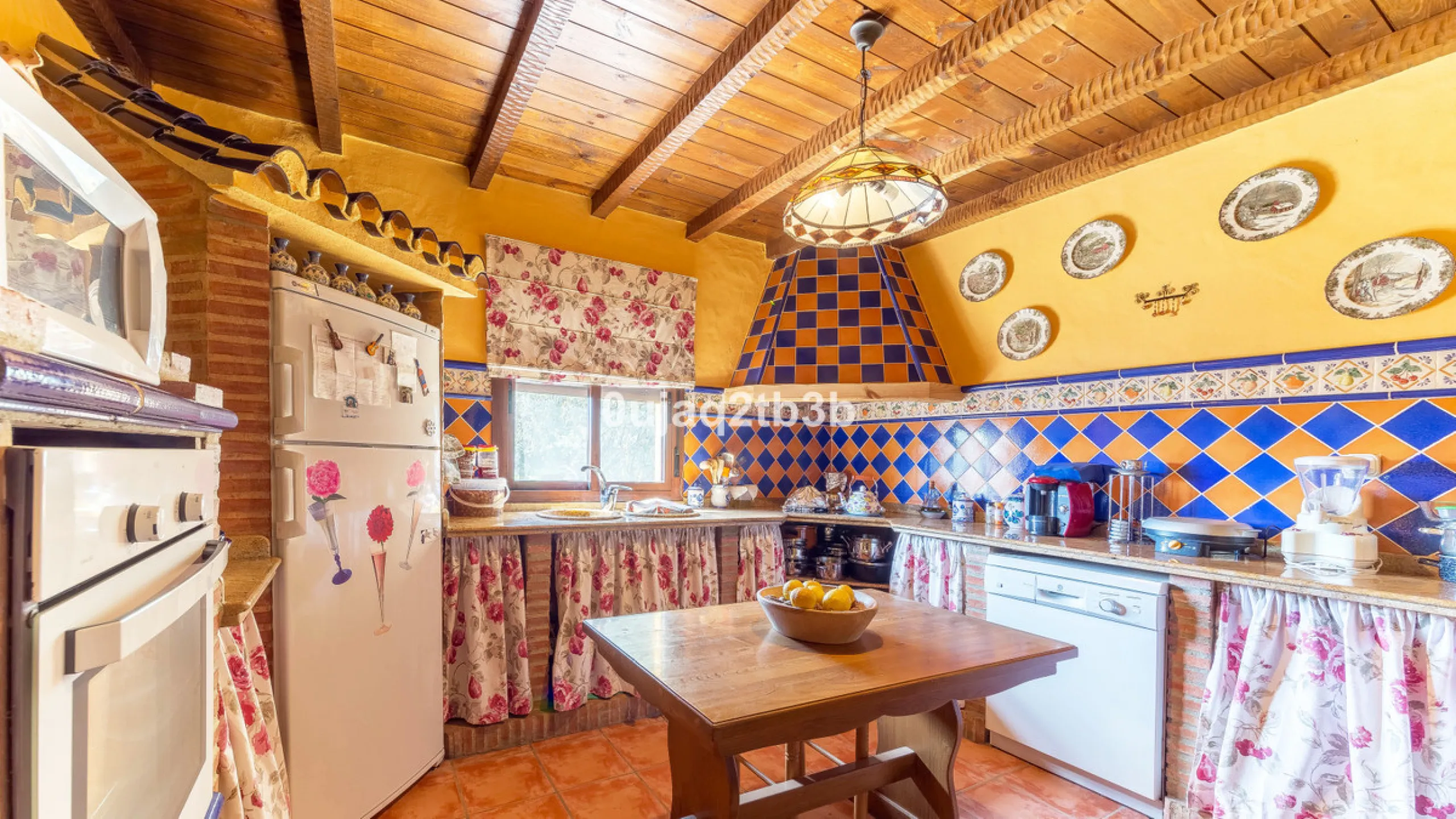 This lovely finca style in Cortes de la Frontera offers the perfect combination of size, quality, tranquility and much more only kilometers inland from the busy coast. Take flight from your home town in northern Europe and arrive to your own hideaway. Get