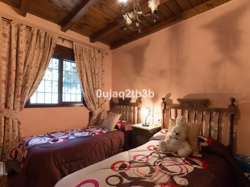 This lovely finca style in Cortes de la Frontera offers the perfect combination of size, quality, tranquility and much more only kilometers inland from the busy coast. Take flight from your home town in northern Europe and arrive to your own hideaway. Get