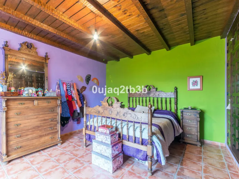 This lovely finca style in Cortes de la Frontera offers the perfect combination of size, quality, tranquility and much more only kilometers inland from the busy coast. Take flight from your home town in northern Europe and arrive to your own hideaway. Get