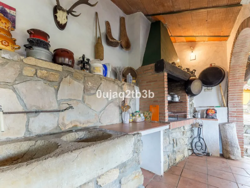 This lovely finca style in Cortes de la Frontera offers the perfect combination of size, quality, tranquility and much more only kilometers inland from the busy coast. Take flight from your home town in northern Europe and arrive to your own hideaway. Get