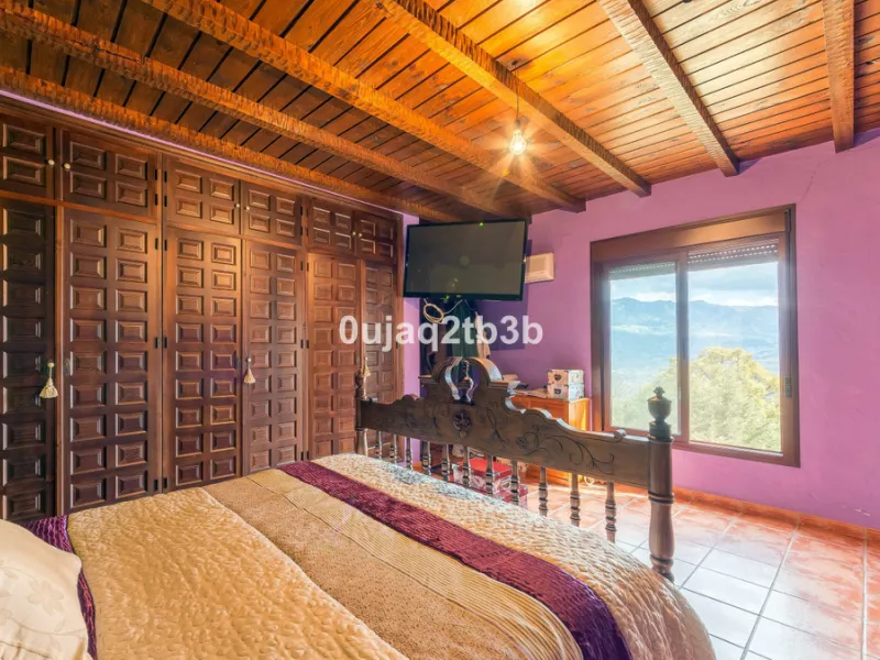 This lovely finca style in Cortes de la Frontera offers the perfect combination of size, quality, tranquility and much more only kilometers inland from the busy coast. Take flight from your home town in northern Europe and arrive to your own hideaway. Get