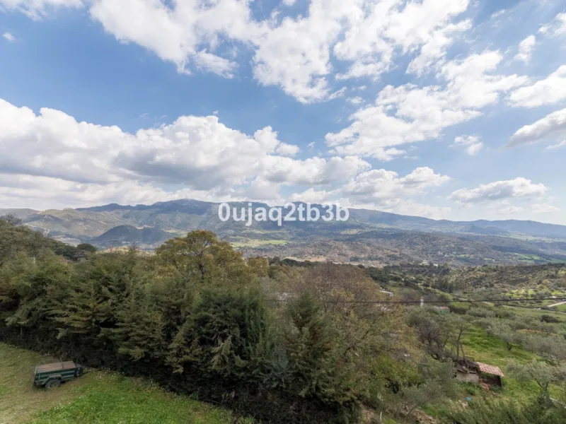 This lovely finca style in Cortes de la Frontera offers the perfect combination of size, quality, tranquility and much more only kilometers inland from the busy coast. Take flight from your home town in northern Europe and arrive to your own hideaway. Get