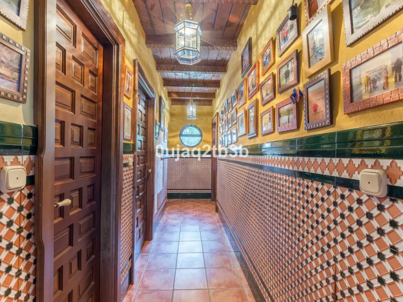 This lovely finca style in Cortes de la Frontera offers the perfect combination of size, quality, tranquility and much more only kilometers inland from the busy coast. Take flight from your home town in northern Europe and arrive to your own hideaway. Get