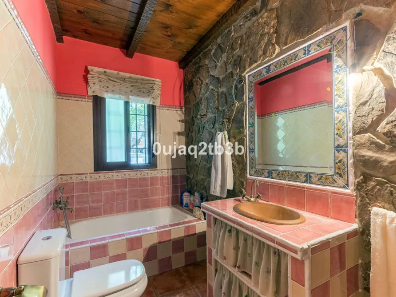 This lovely finca style in Cortes de la Frontera offers the perfect combination of size, quality, tranquility and much more only kilometers inland from the busy coast. Take flight from your home town in northern Europe and arrive to your own hideaway. Get