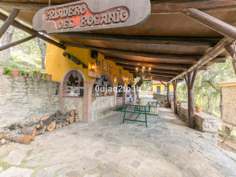 This lovely finca style in Cortes de la Frontera offers the perfect combination of size, quality, tranquility and much more only kilometers inland from the busy coast. Take flight from your home town in northern Europe and arrive to your own hideaway. Get