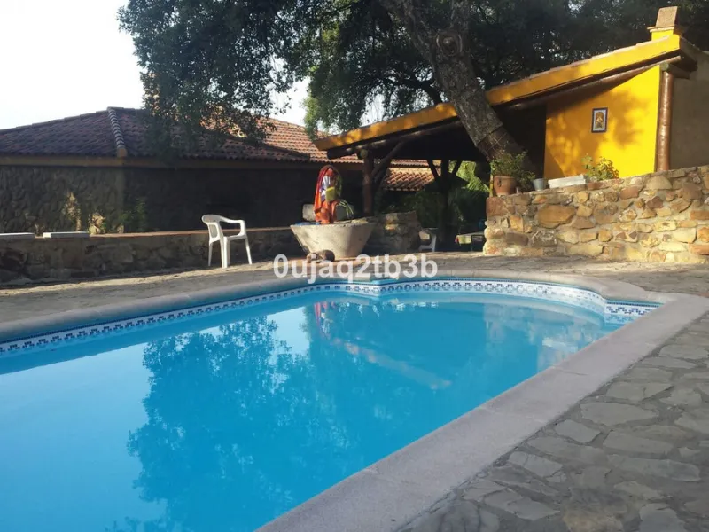 This lovely finca style in Cortes de la Frontera offers the perfect combination of size, quality, tranquility and much more only kilometers inland from the busy coast. Take flight from your home town in northern Europe and arrive to your own hideaway. Get