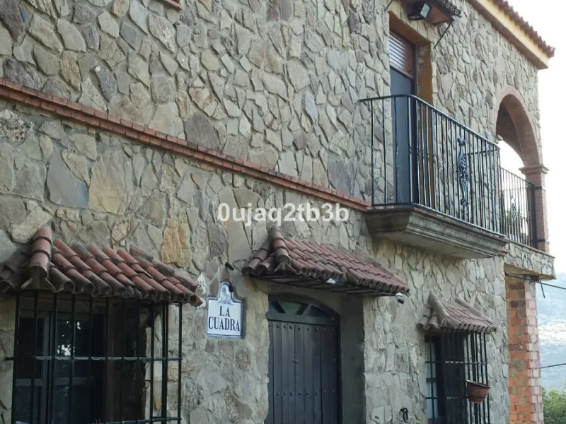 This lovely finca style in Cortes de la Frontera offers the perfect combination of size, quality, tranquility and much more only kilometers inland from the busy coast. Take flight from your home town in northern Europe and arrive to your own hideaway. Get