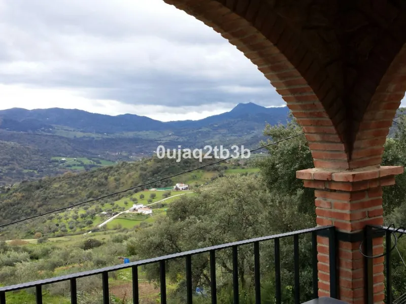 This lovely finca style in Cortes de la Frontera offers the perfect combination of size, quality, tranquility and much more only kilometers inland from the busy coast. Take flight from your home town in northern Europe and arrive to your own hideaway. Get