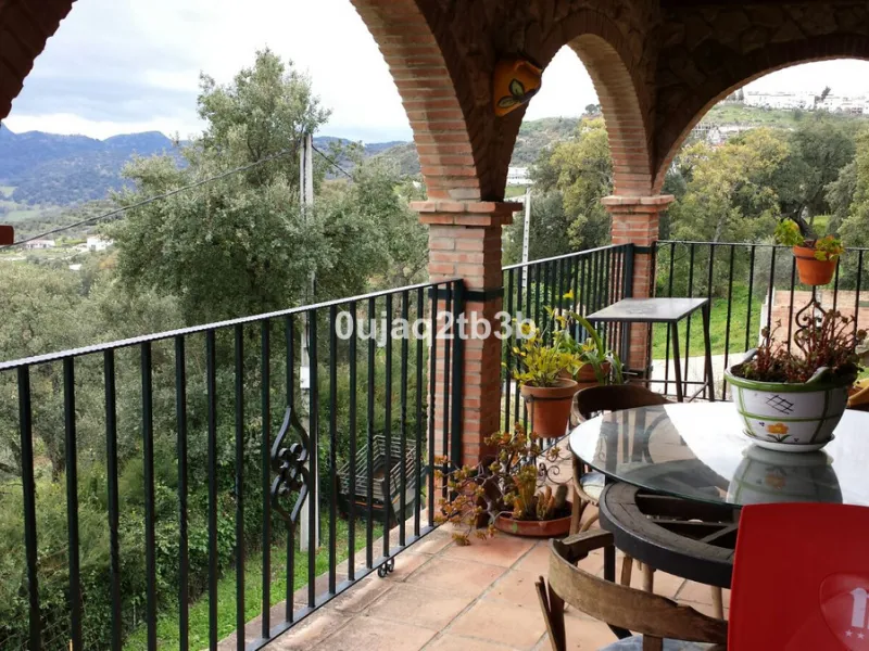 This lovely finca style in Cortes de la Frontera offers the perfect combination of size, quality, tranquility and much more only kilometers inland from the busy coast. Take flight from your home town in northern Europe and arrive to your own hideaway. Get