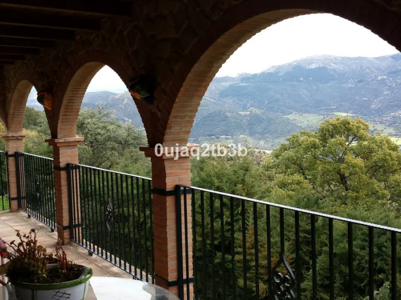 This lovely finca style in Cortes de la Frontera offers the perfect combination of size, quality, tranquility and much more only kilometers inland from the busy coast. Take flight from your home town in northern Europe and arrive to your own hideaway. Get