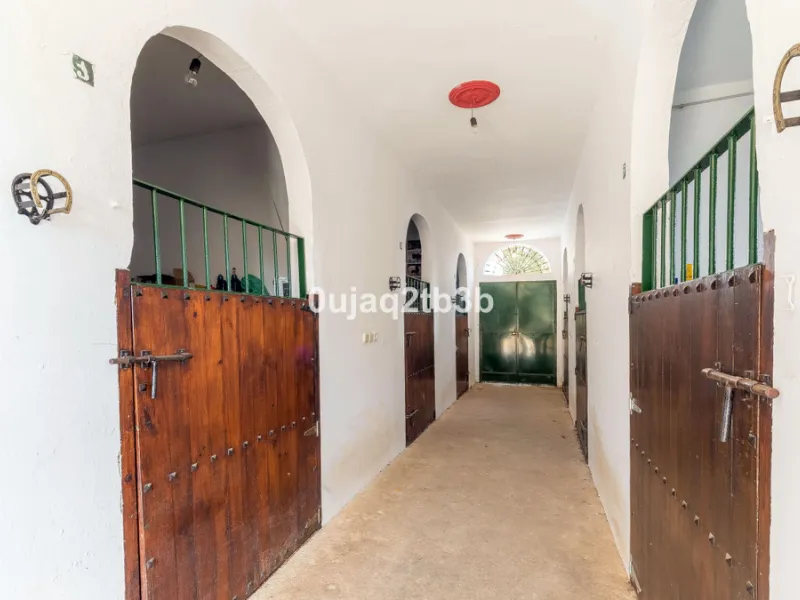 This lovely finca style in Cortes de la Frontera offers the perfect combination of size, quality, tranquility and much more only kilometers inland from the busy coast. Take flight from your home town in northern Europe and arrive to your own hideaway. Get