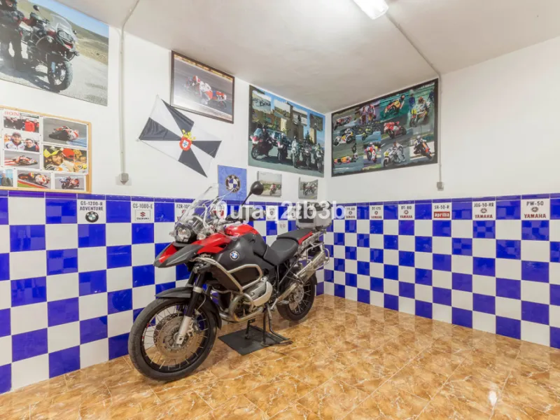 This lovely finca style in Cortes de la Frontera offers the perfect combination of size, quality, tranquility and much more only kilometers inland from the busy coast. Take flight from your home town in northern Europe and arrive to your own hideaway. Get