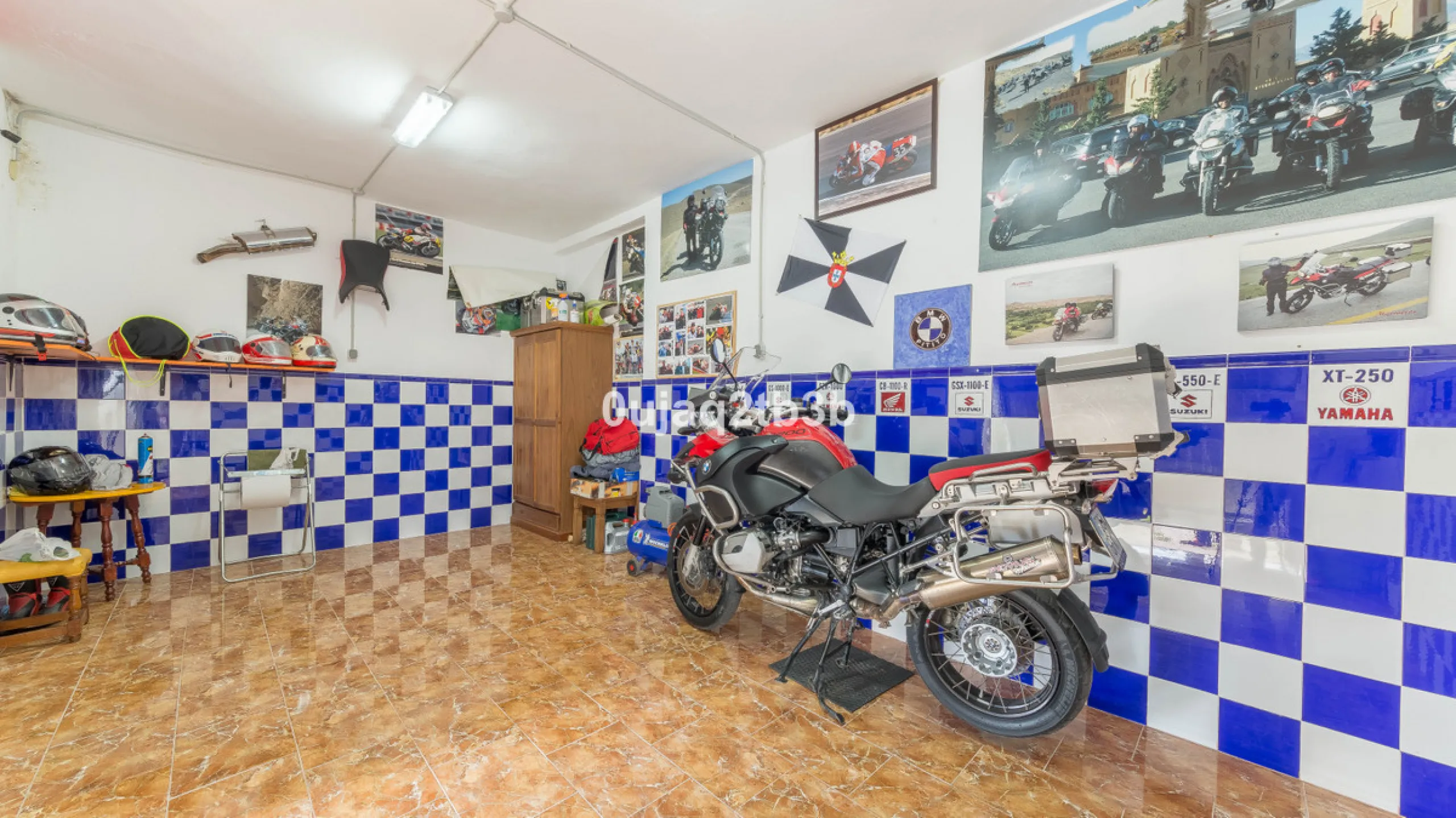 This lovely finca style in Cortes de la Frontera offers the perfect combination of size, quality, tranquility and much more only kilometers inland from the busy coast. Take flight from your home town in northern Europe and arrive to your own hideaway. Get