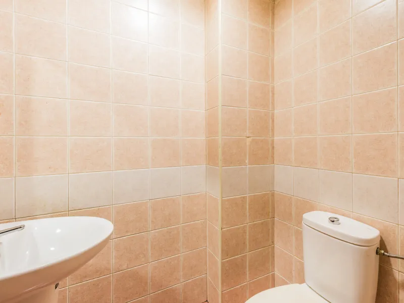 Discotheque for sale in , Fuengirola with 2 bathrooms and with orientation east. Regarding property dimensions, it has 124 m² built and 124 m² interior. Has the following facilities amenities near, transport near, air conditioning, beach side, street view