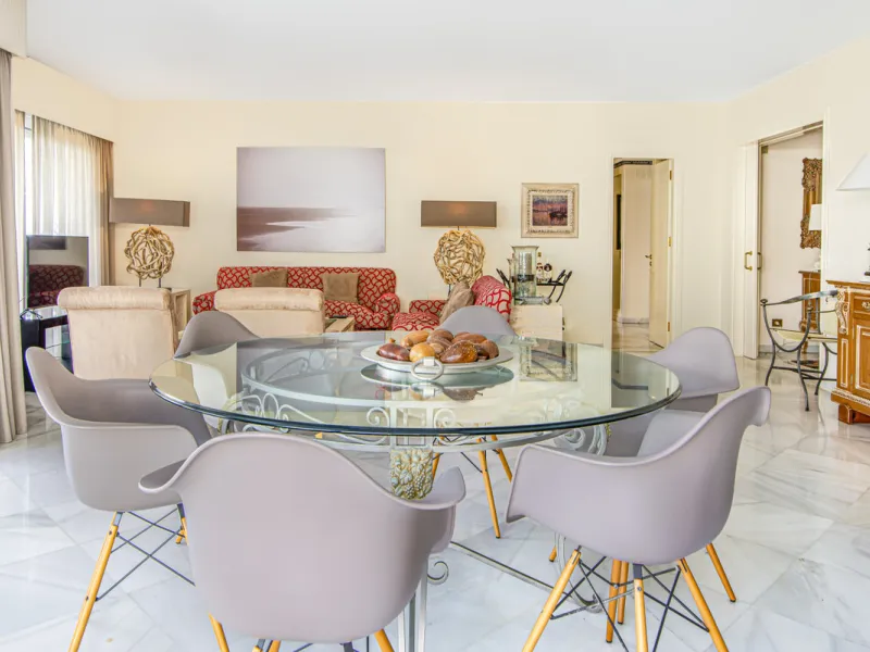 Magnificent front line beach duplex penthouse apartment, situated within walking distance of Puerto Banús and its beautiful Marina. The property enjoys fabulous views over the landscaped gardens the Mediterraneas Sea and La Concha mountain. Located in one